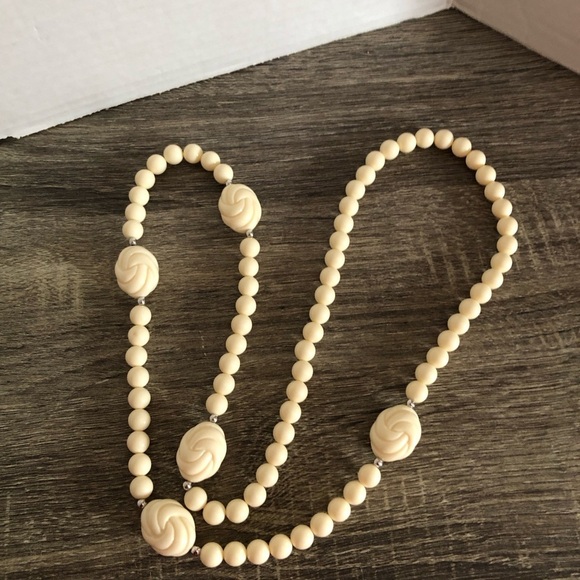 Vtg Ivory Beaded Necklace - Picture 5 of 9